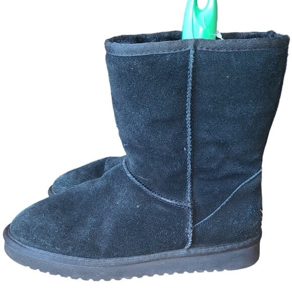 Koolaburra Shoes - Koolaburra by Ugg Mid Calf winter suede Boots in Size 8 pull on Black fur lined